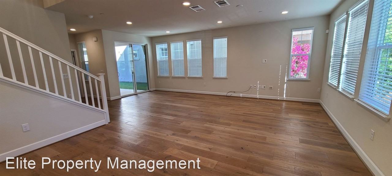 915 Woodbury Ln - Photo 3 of 35