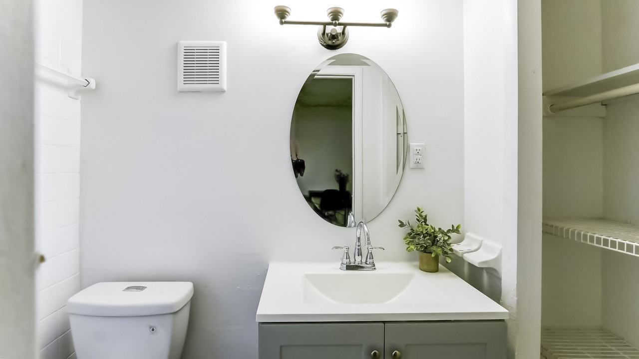 E 33rd Ave - Photo 3 of 32