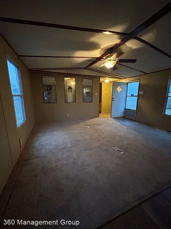 441 Mount Vernon Dr - Photo 2 of 7