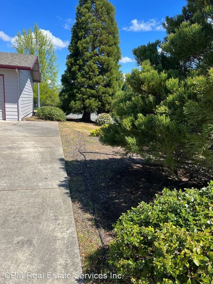 1730, 1732, 1734, 1736 Medart Lane - Photo 2 of 20