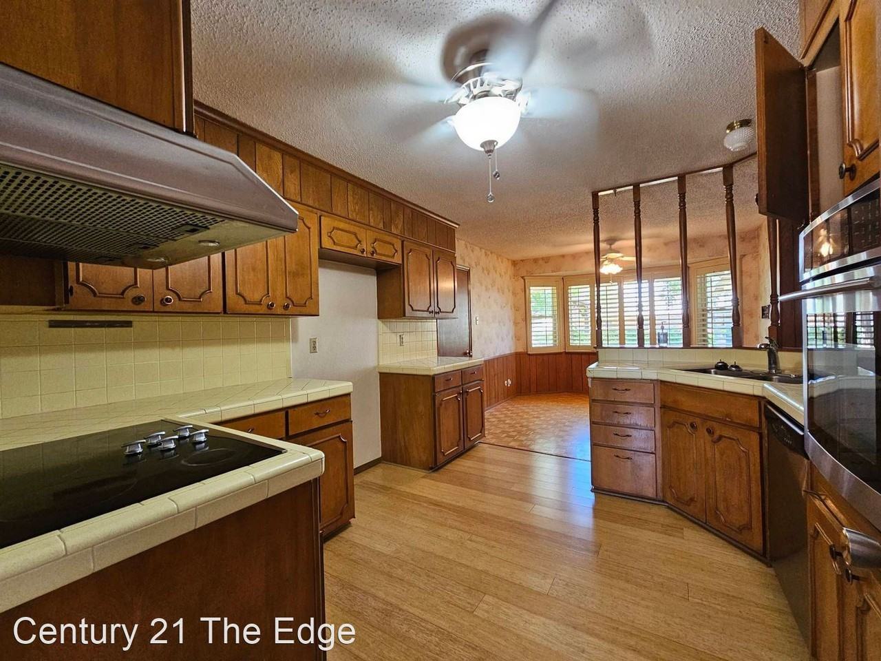 8705 Lait Dr - Photo 2 of 20