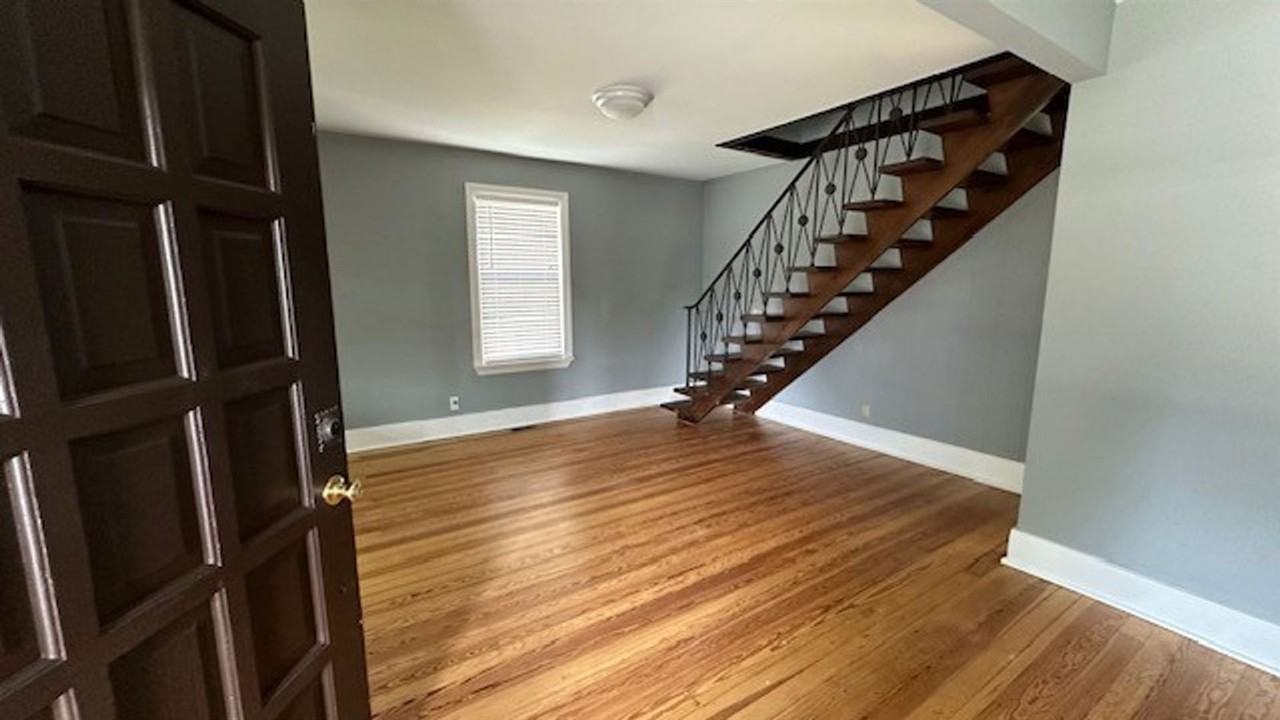 815 Roberts St - Photo 2 of 25