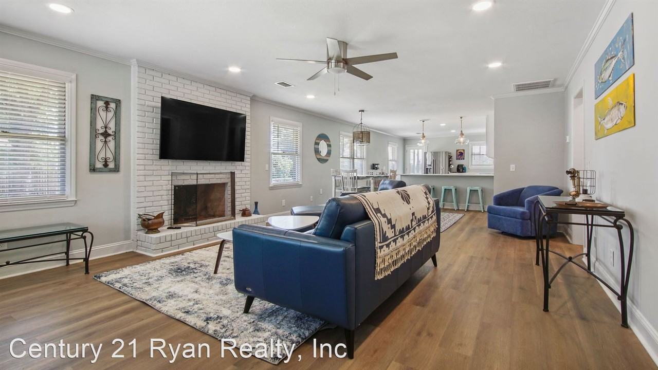 347 N Cove Blvd - Photo 2 of 25