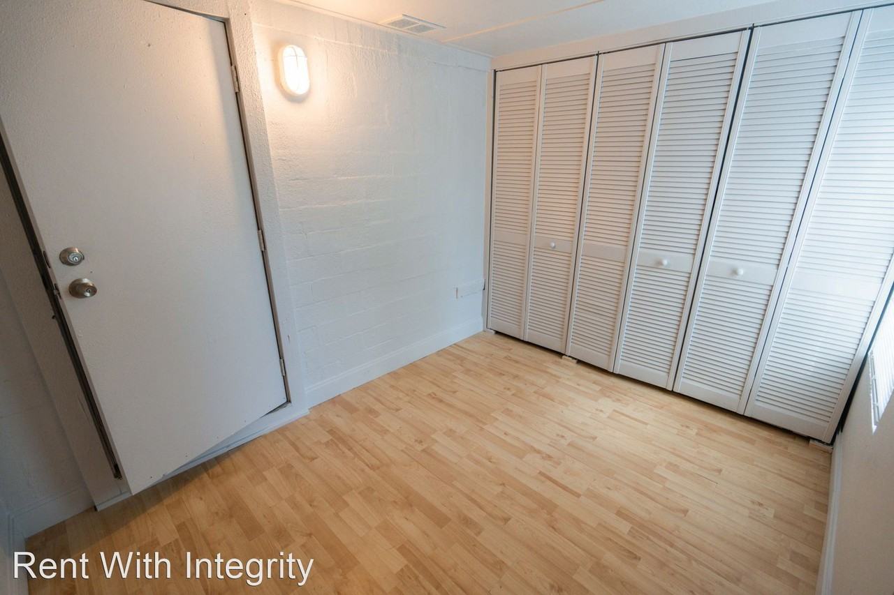 2046 Holmes St - Photo 3 of 24