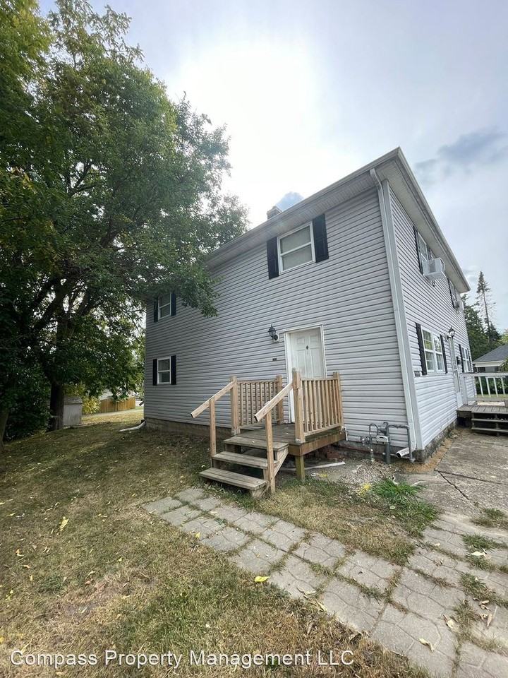 1345 Short St - Photo 2 of 9