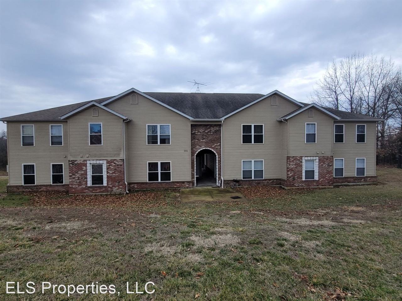 2BR-1BA Apartment - Jacob & Justin Estates - Union MO - Photo 2 of 10