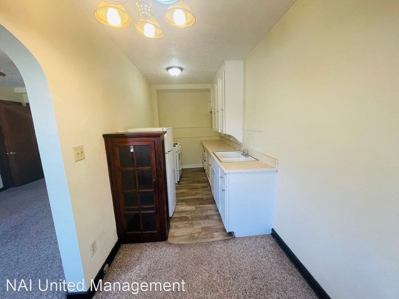 801 8th St - Photo 3 of 6