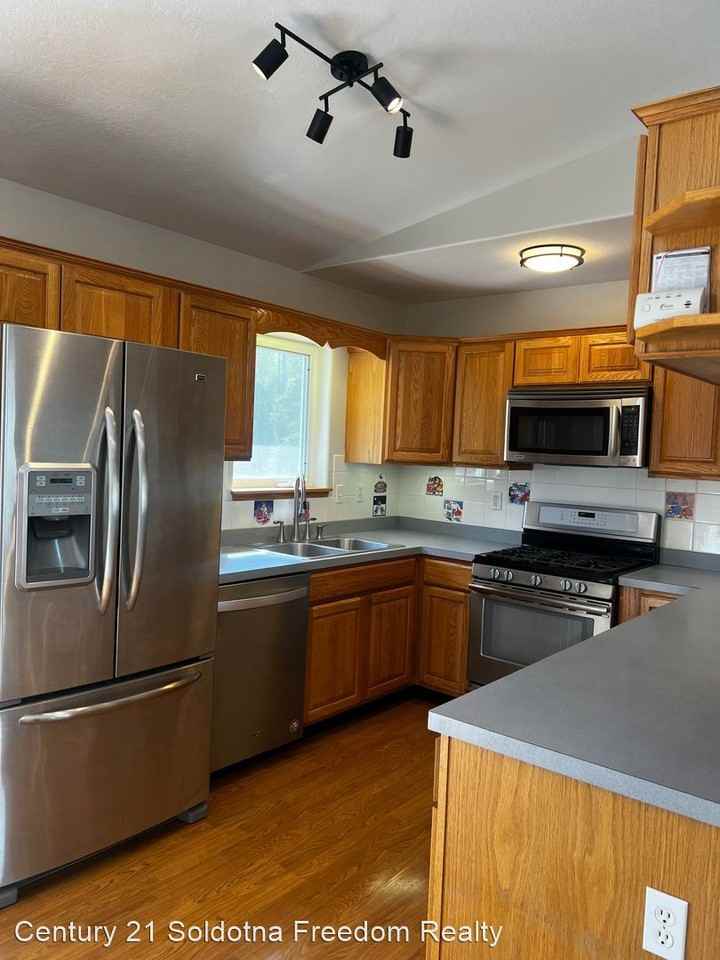 40085 Boulder Park Ln - Photo 2 of 11