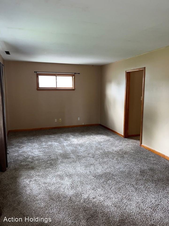 1008 S Eugene St - Photo 2 of 12