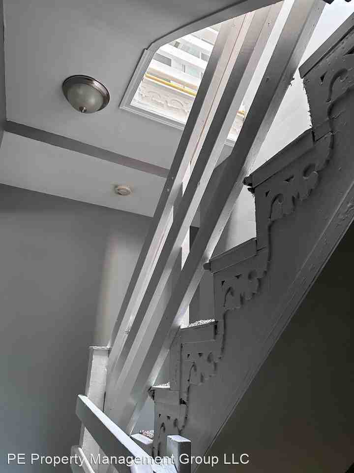 1114 N Fulton Ave - Photo 2 of 18