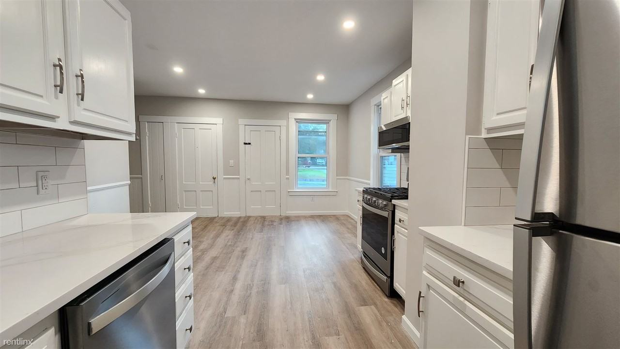 8 Fay St - Photo 3 of 14