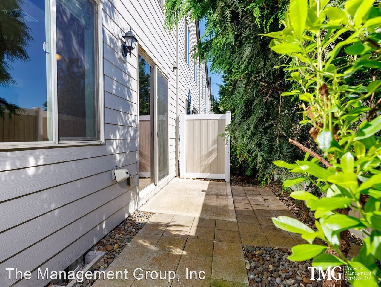 8215 NE 6th St - Photo 3 of 22