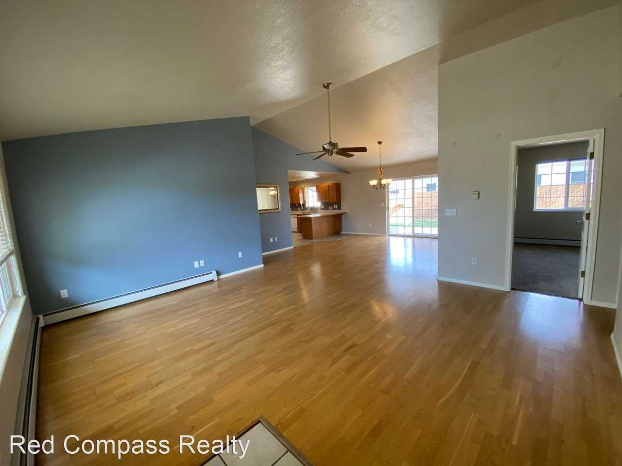 656 Fenton St - Photo 2 of 23