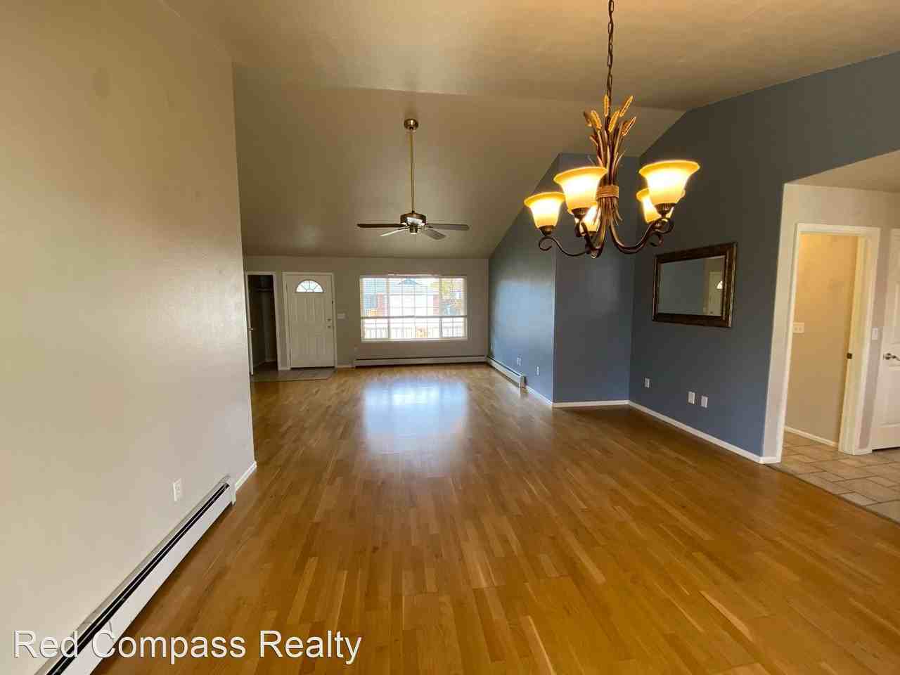 656 Fenton St - Photo 3 of 23