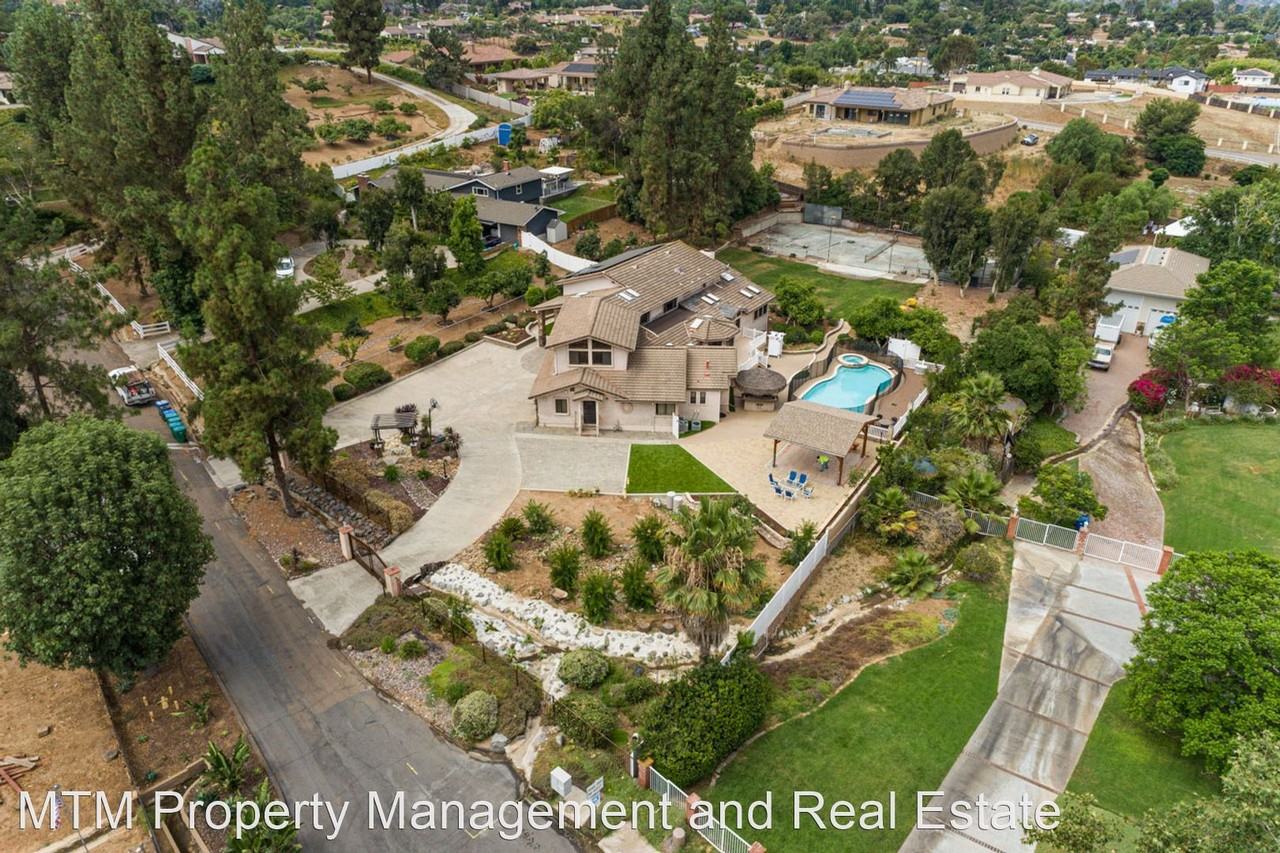 844 Singing Heights Dr - Photo 2 of 39