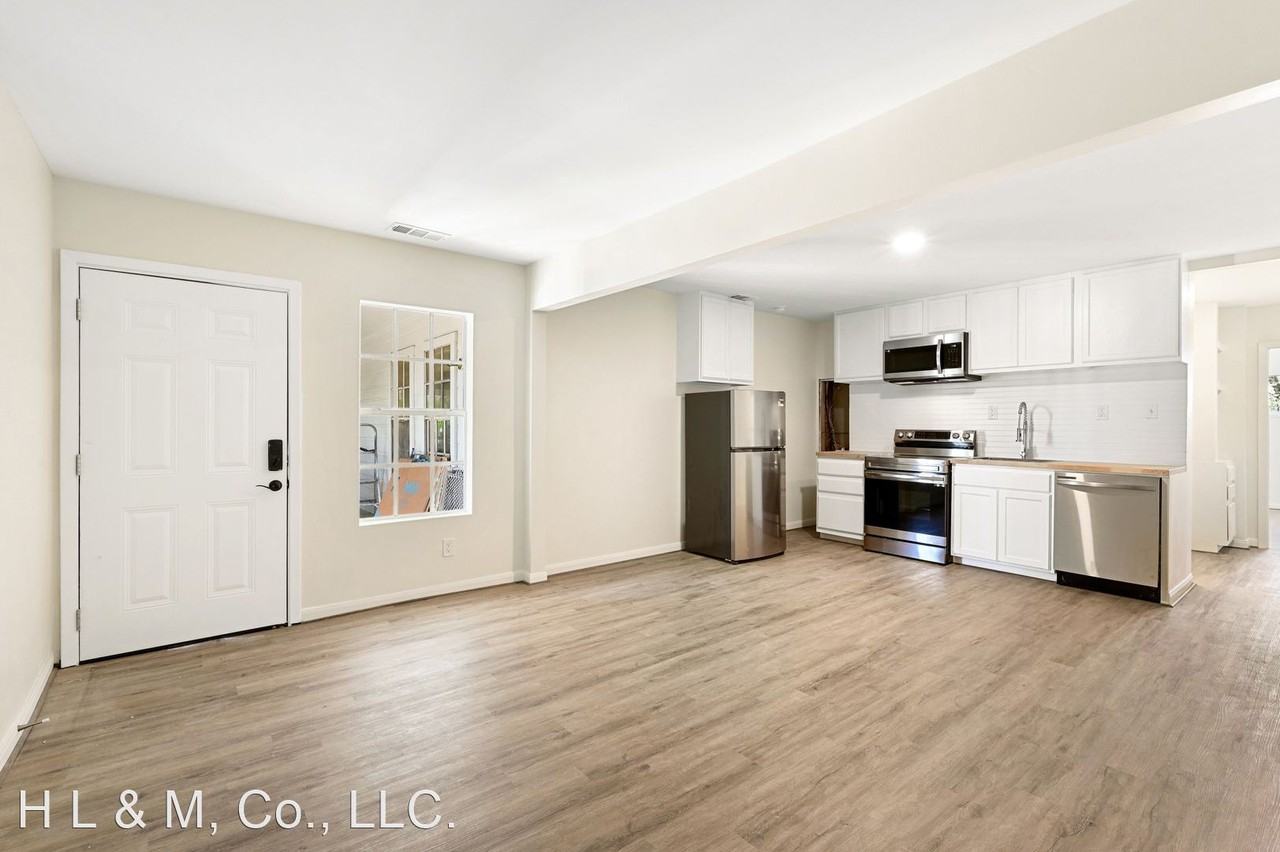 1011 W. 10th St - Photo 2 of 5