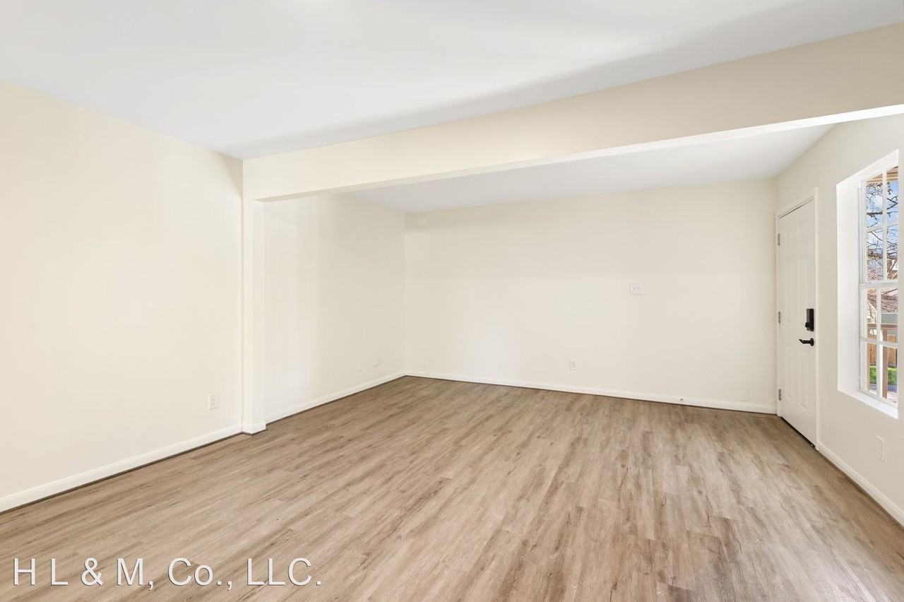 1011 W. 10th St - Photo 3 of 5