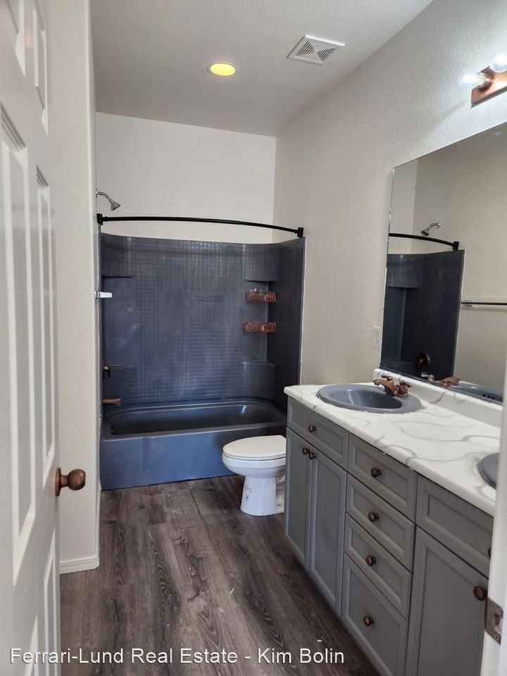 3074 Sterling Ridge Cir - Photo 2 of 12