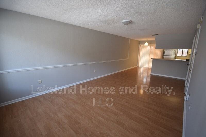 450 Market Sq E - Photo 2 of 11