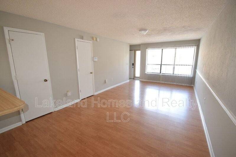 450 Market Sq E - Photo 3 of 11