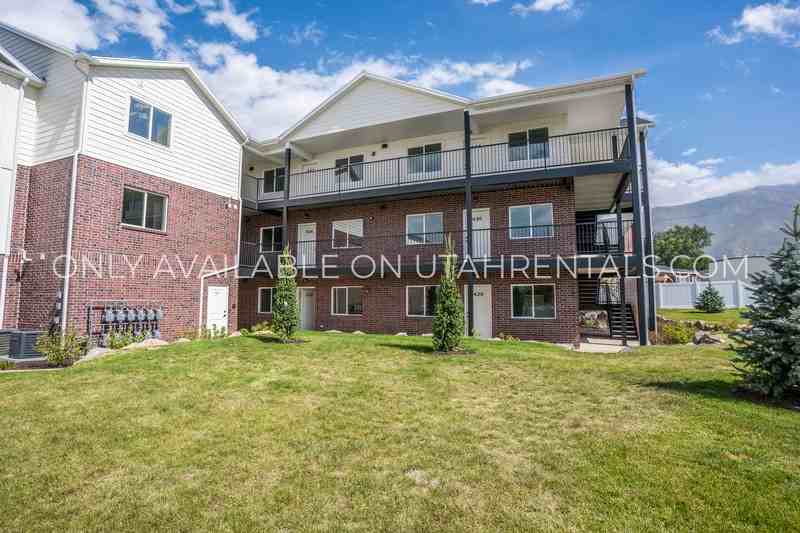 450 W Main St - Photo 2 of 33