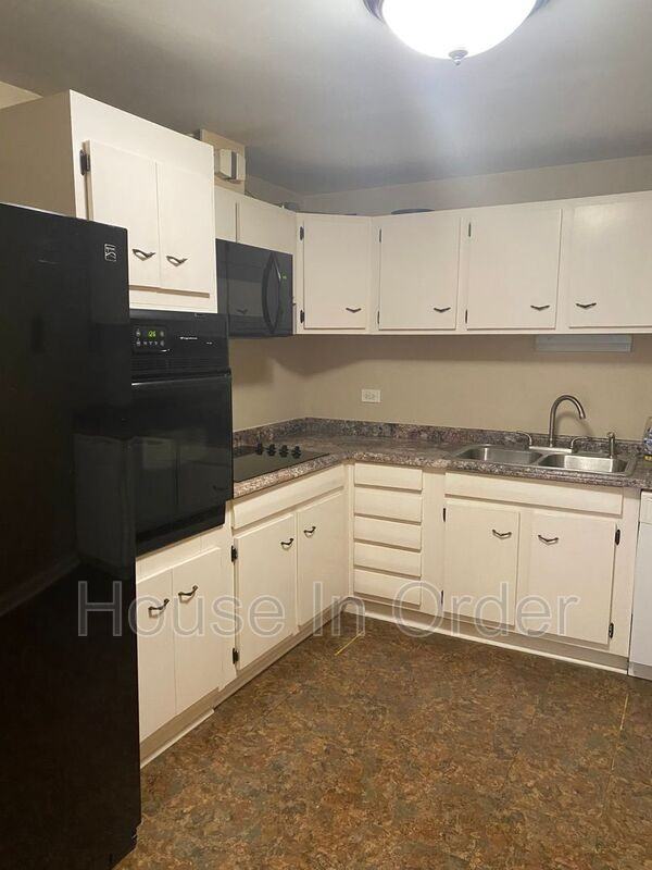 30 Edgemont Rd #27 - Photo 5 of 11
