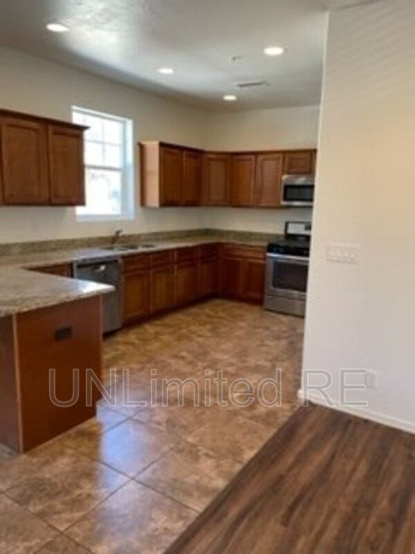 2443 W Pikes Peak Dr - Photo 3 of 17