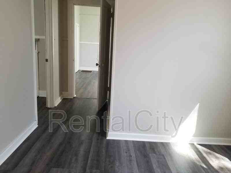 223 N Tennessee St - Photo 2 of 12