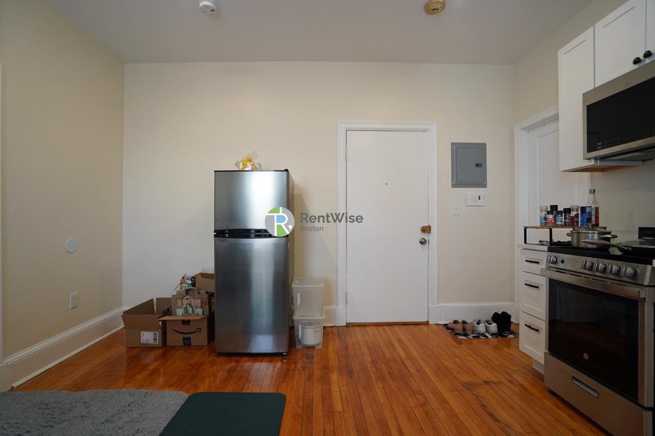 1218 Commonwealth Ave #18 - Photo 2 of 17