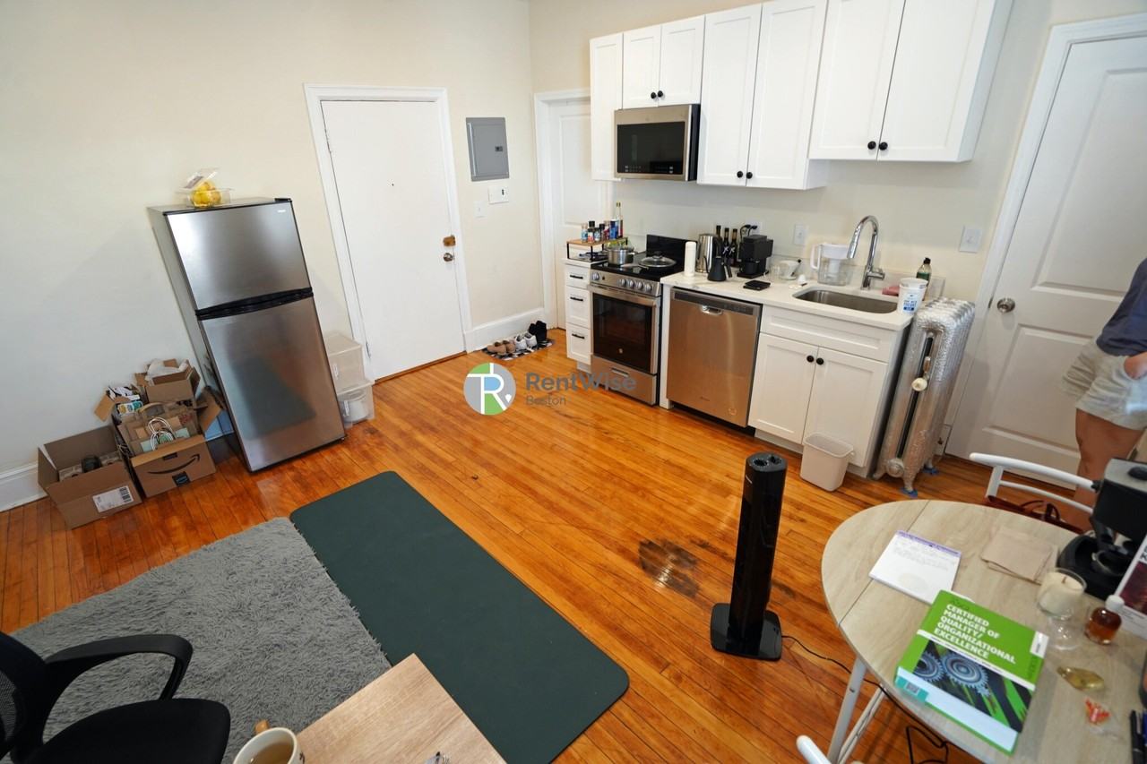 1218 Commonwealth Ave #18 - Photo 3 of 17