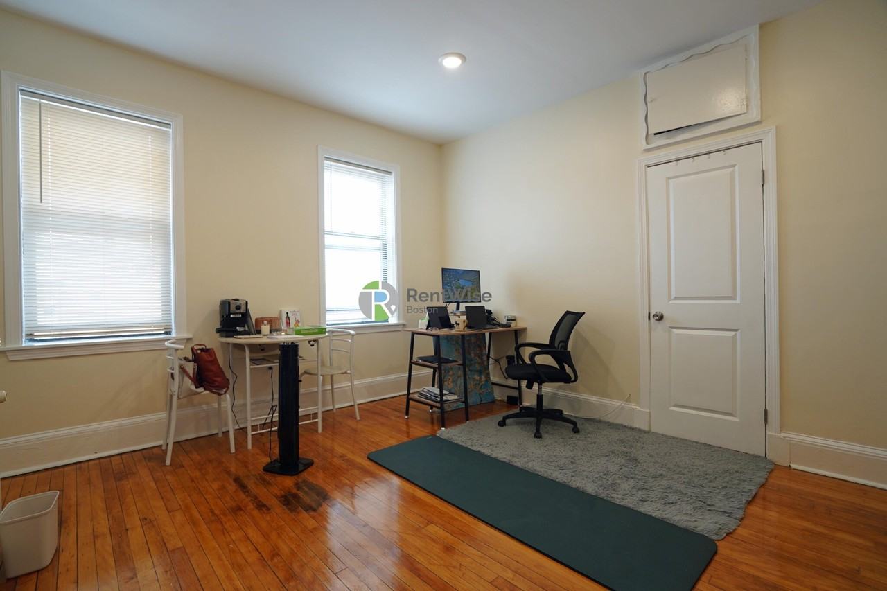 1218 Commonwealth Ave #18 - Photo 4 of 17