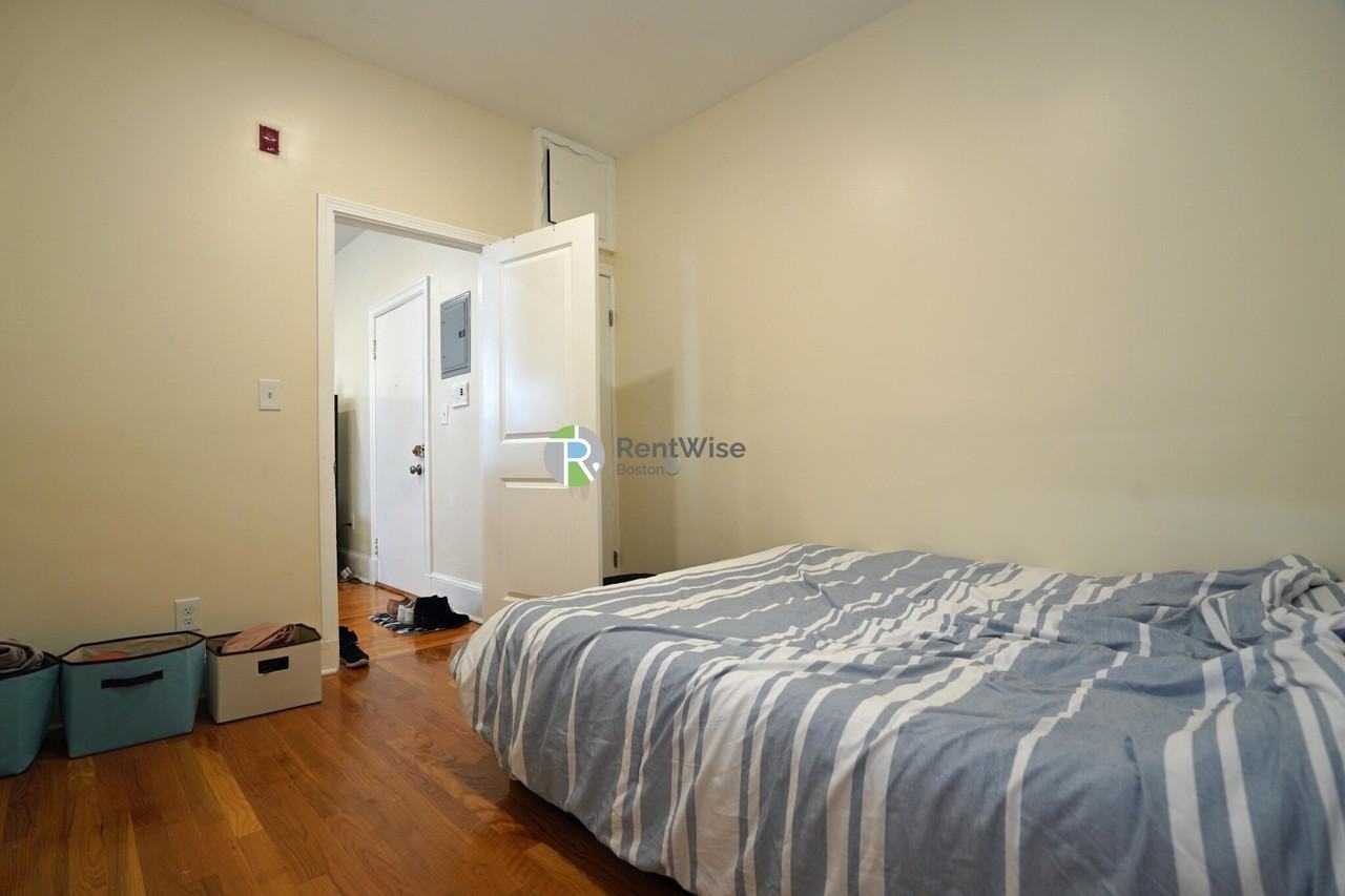 1218 Commonwealth Ave #18 - Photo 5 of 17