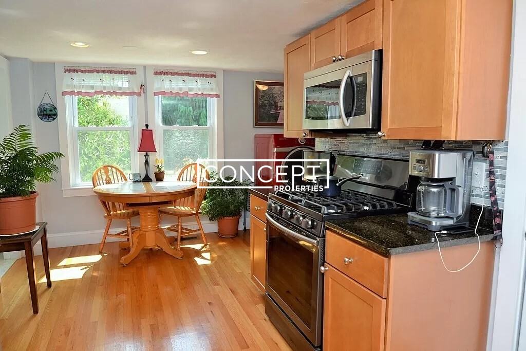 3 Roosevelt Ave #1 - Photo 4 of 15