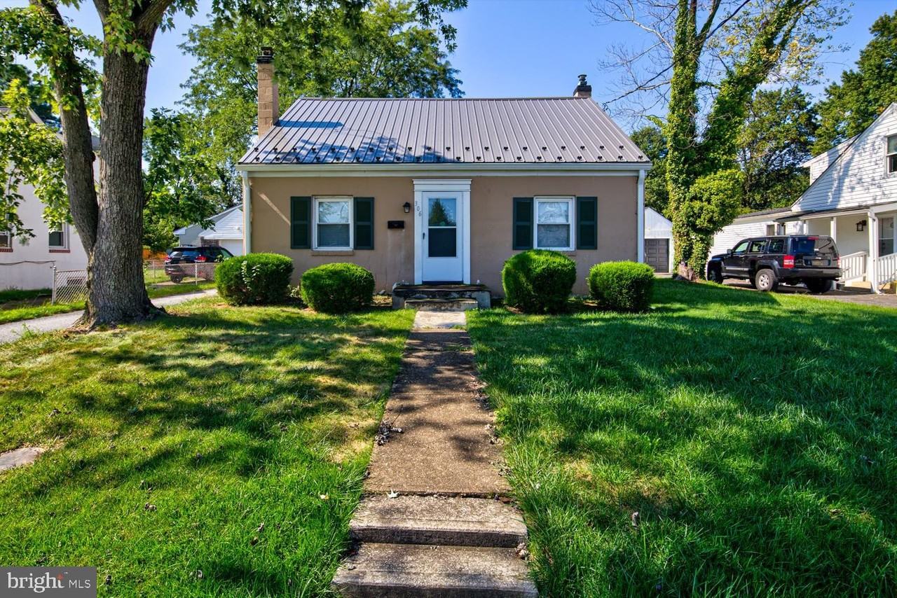 306 Decalb Ave, Wilmington, DE 19804 4 Bedroom House for 2,000/month