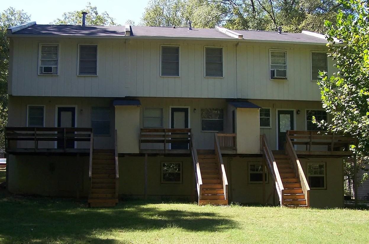 435 River St - Photo 2 of 2