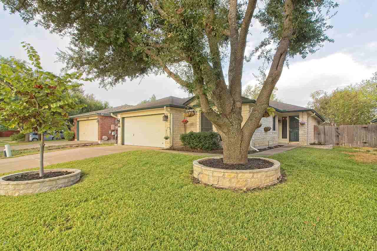 1418 Thibodeaux Dr - Photo 2 of 30