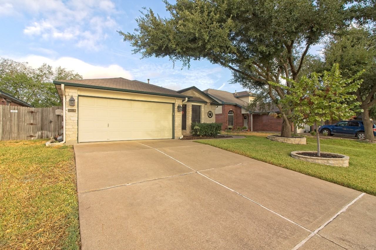 1418 Thibodeaux Dr - Photo 3 of 30