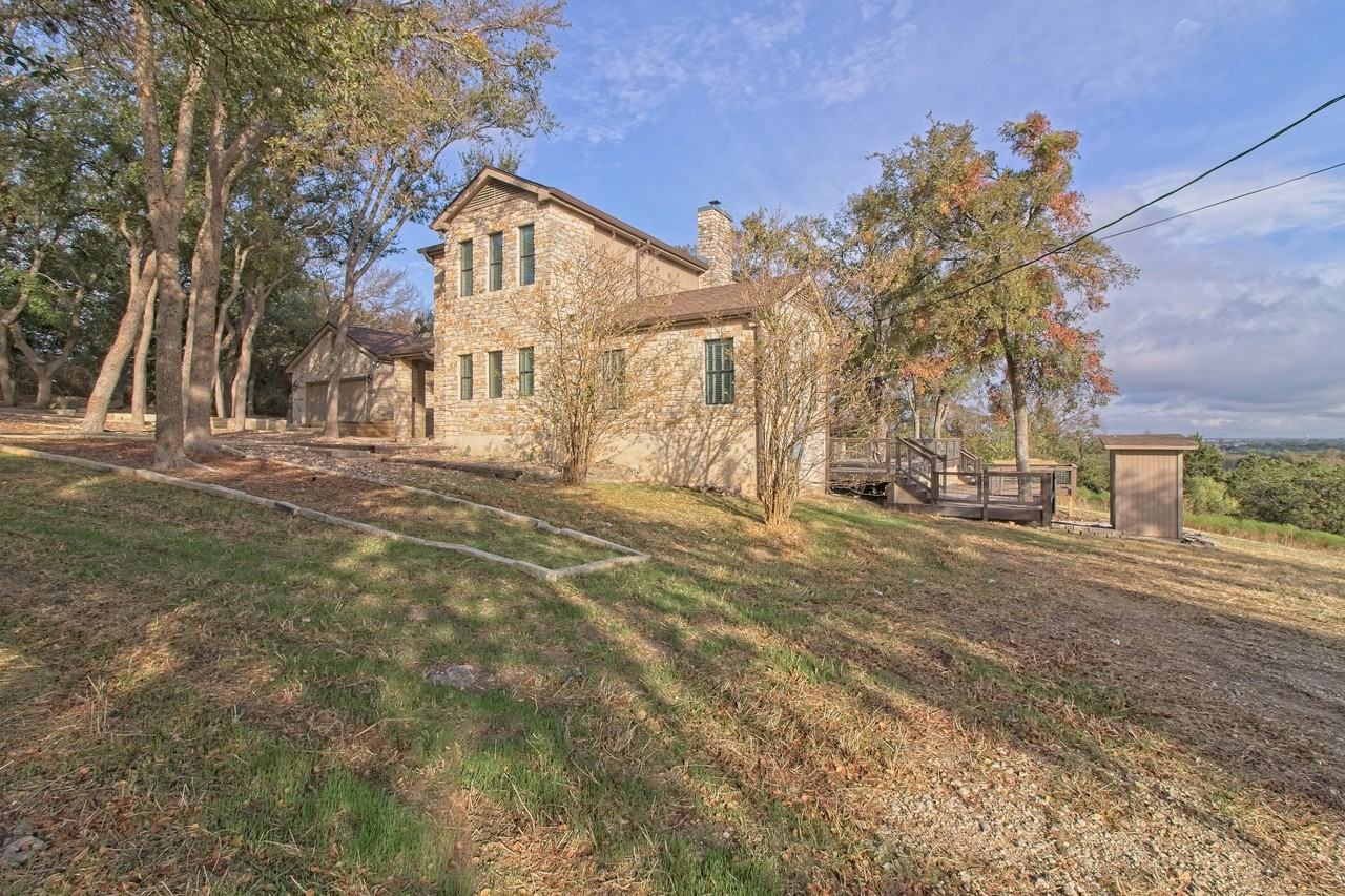 330 Country Rd - Photo 2 of 50