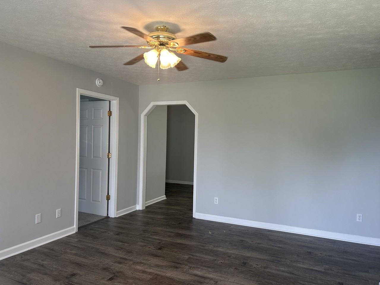 628 Clifton Ln - Photo 2 of 9