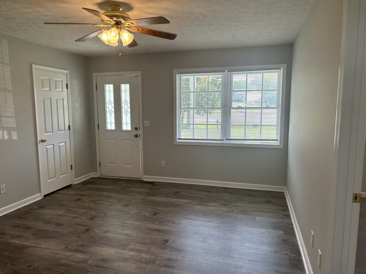 628 Clifton Ln - Photo 3 of 9