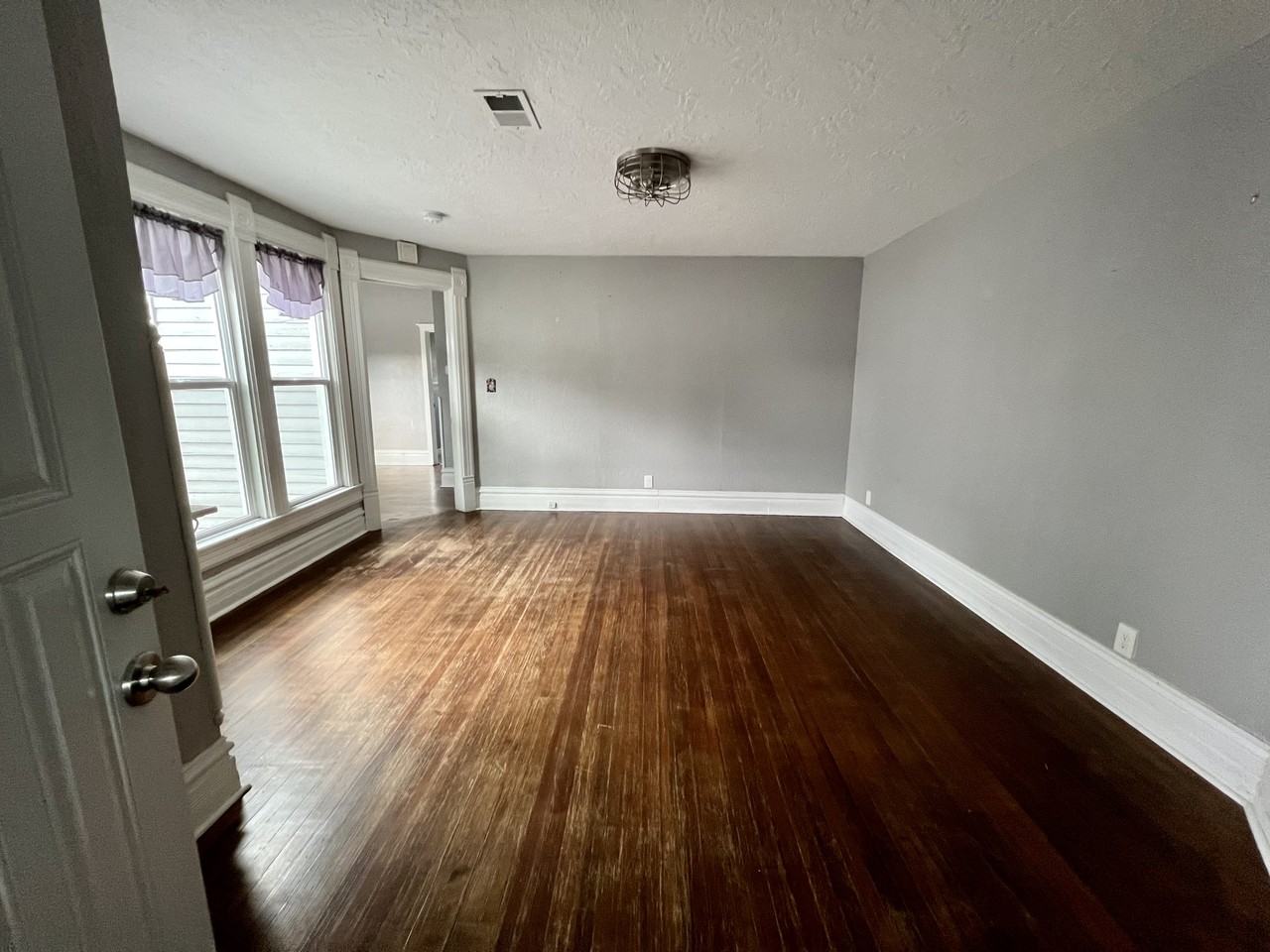 1815 Van Lennen Ave - Photo 2 of 9