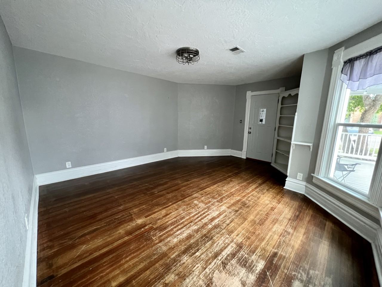 1815 Van Lennen Ave - Photo 3 of 9