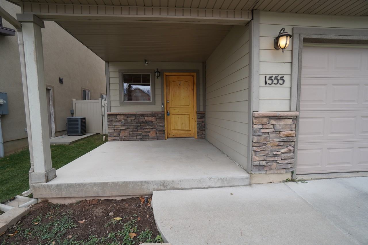 1555 Ne - Photo 3 of 29