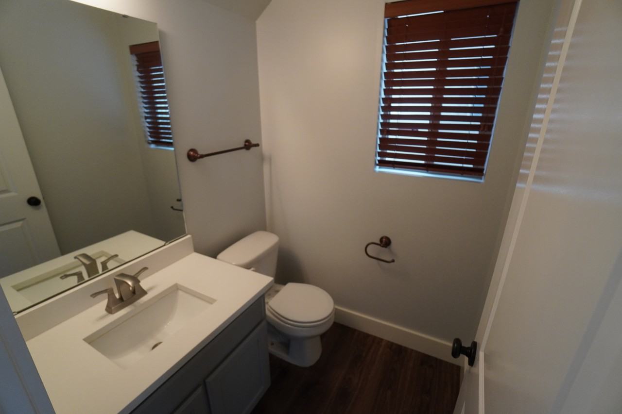 1555 Ne - Photo 5 of 29