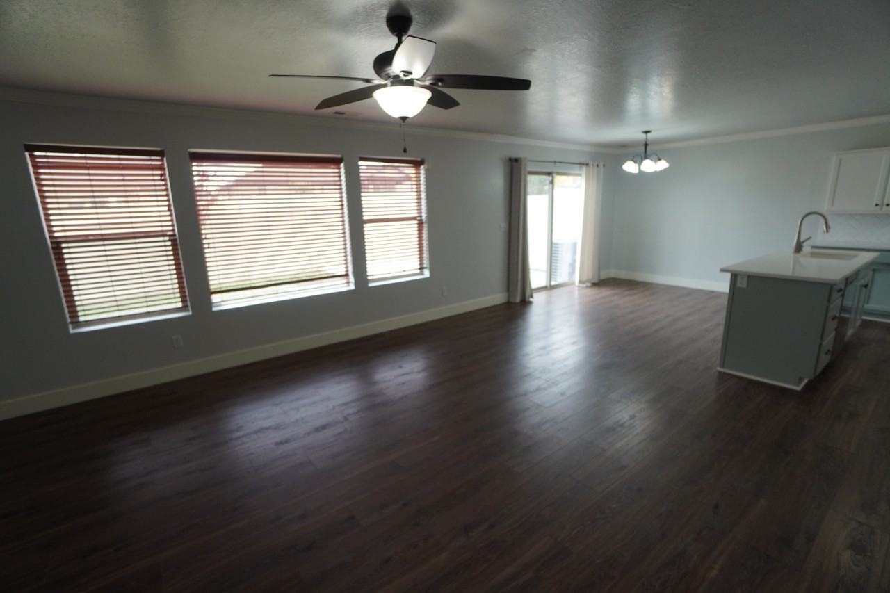 1555 Ne - Photo 6 of 29