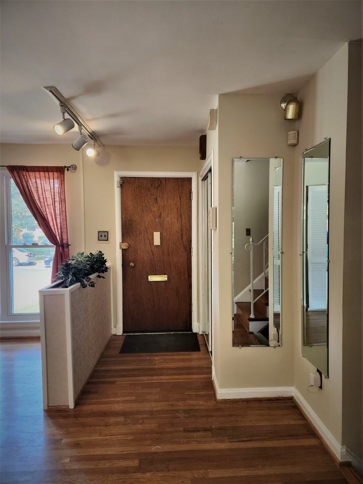 1606 Imperial Dr - Photo 3 of 36