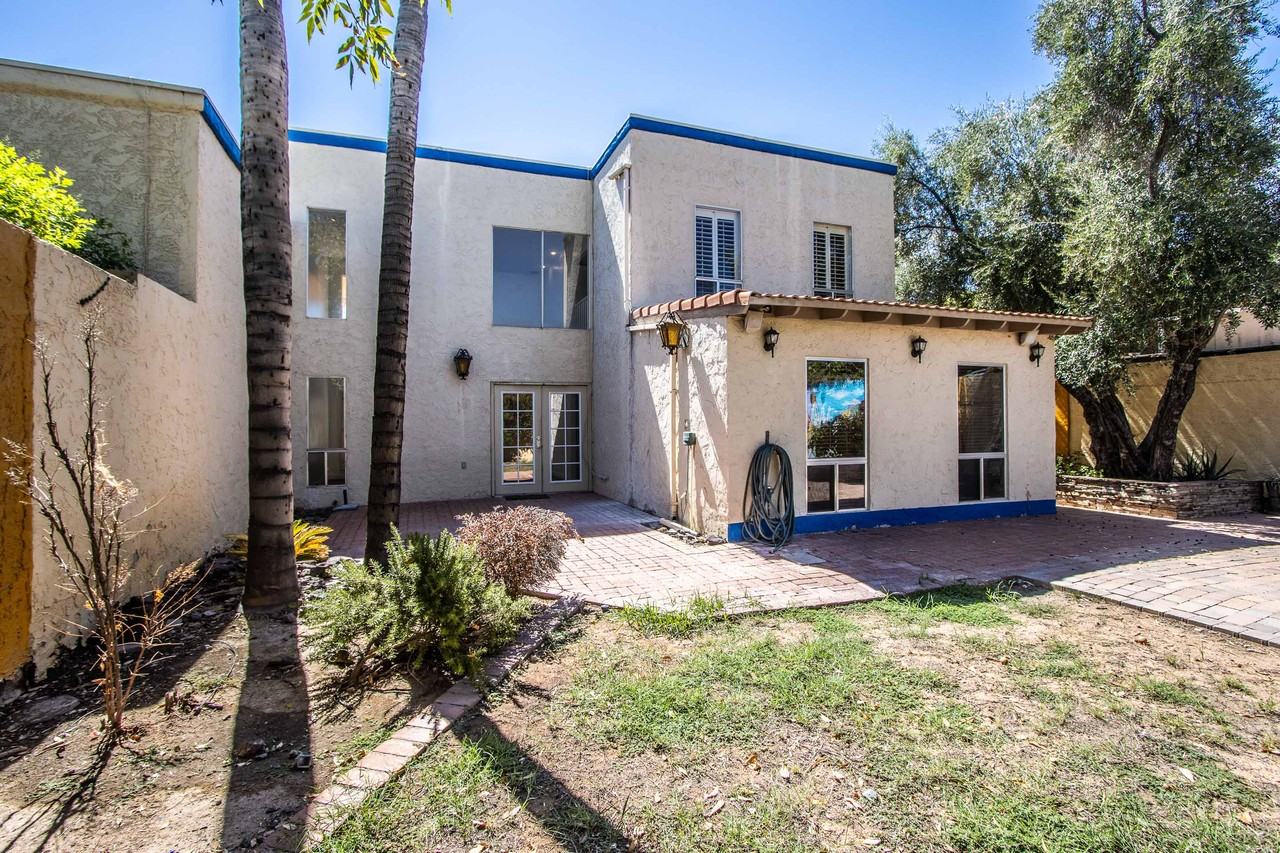 140 W Victoria Sq - Photo 6 of 35