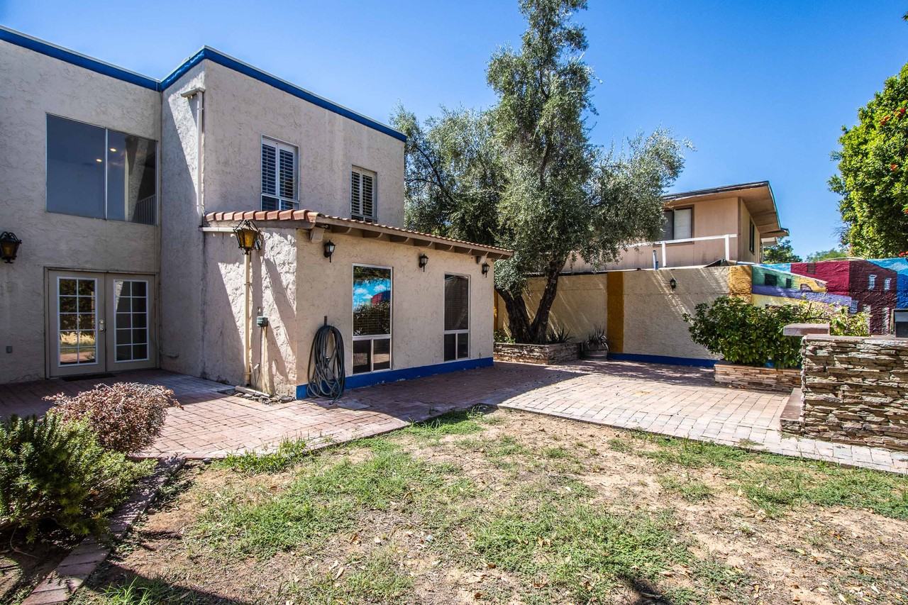 140 W Victoria Sq - Photo 7 of 35