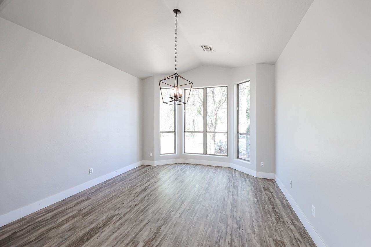 2355 N Travis Cir - Photo 5 of 32