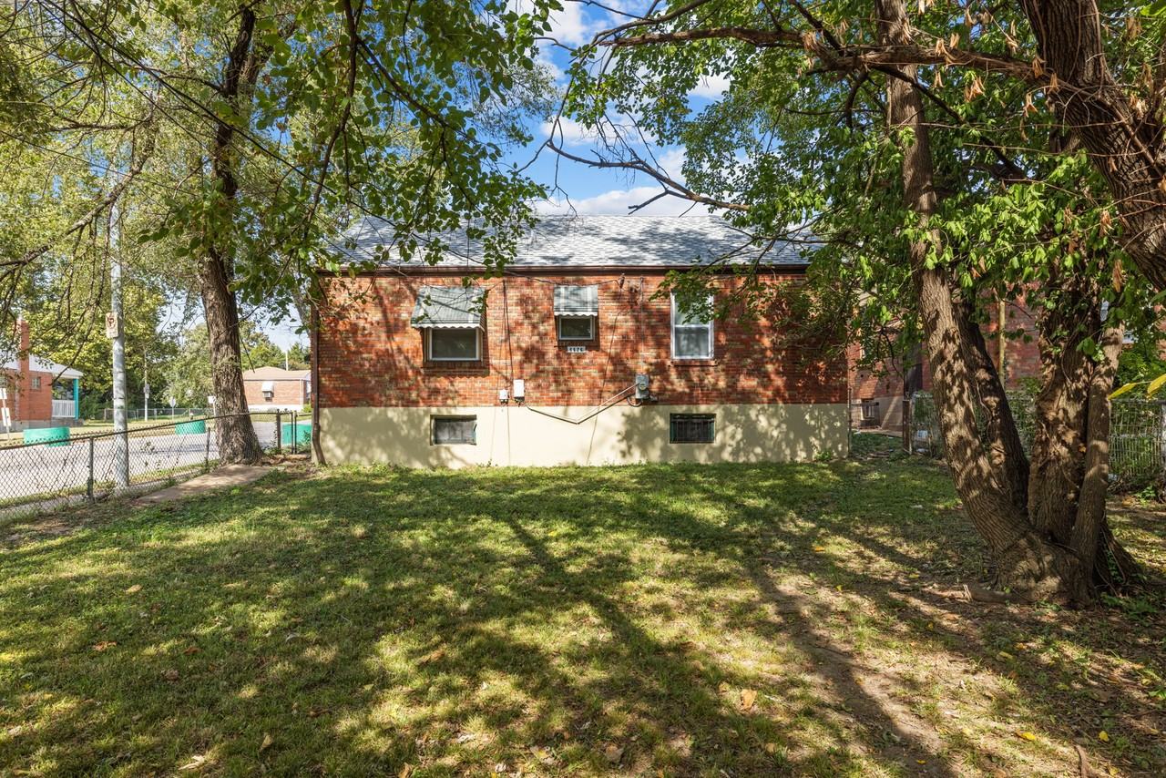 6176 Sherry Ave - Photo 3 of 27